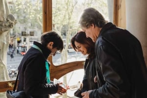 Barcelone : Visite guidée de la Sagrada, des maisons et du parc Guell de Gaudi