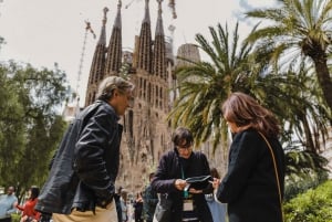 Barcelone : Visite guidée de la Sagrada, des maisons et du parc Guell de Gaudi