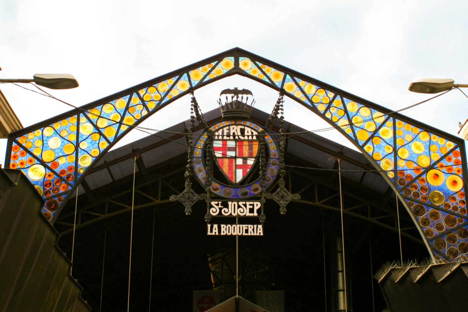 バルセロナ：サグラダファミリア、グエル公園、ゴシック地区ツアーをご案内いたします