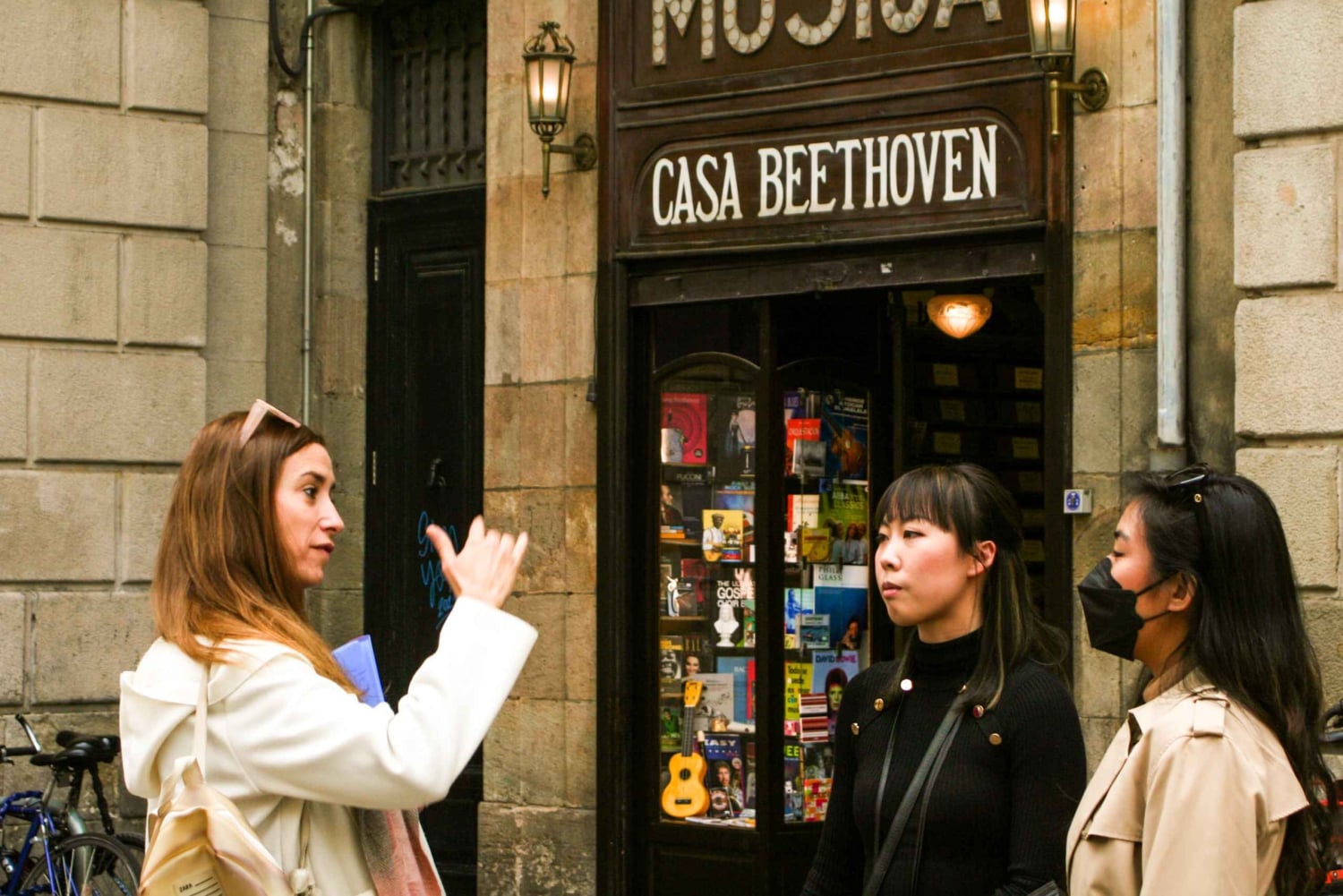 バルセロナ：サグラダファミリア、グエル公園、ゴシック地区ツアーをご案内いたします