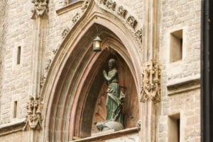 バルセロナ：サグラダファミリア、グエル公園、ゴシック地区ツアーをご案内いたします