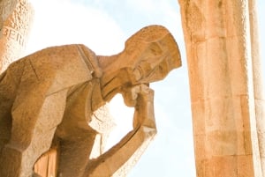 バルセロナ：サグラダファミリア、グエル公園、ゴシック地区ツアーをご案内いたします