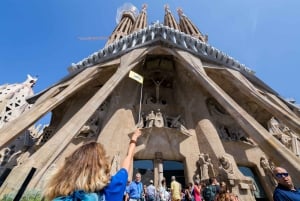 Barcelona: acceso prioritario y tour guiado a la Sagrada Familia