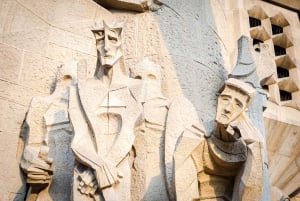 Barcellona: Tour guidato della Sagrada Familia per piccoli gruppi