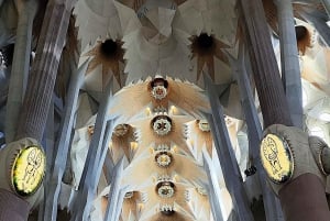 Barcelona: Sagrada Familia Skip-the-Line Guided Tour