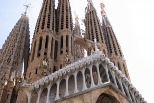 Barcelona: Sagrada Familia Skip-the-Line Guided Tour