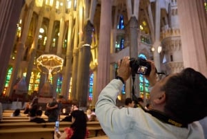 Barcelona: Sagrada Familia Skip-the-Line Guided Tour