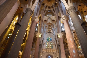 Barcelona: Sagrada Familia Skip-the-Line Guided Tour