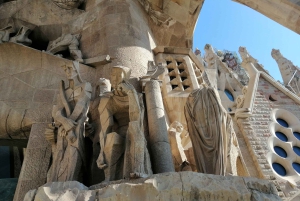 Barcelona: Visita guiada sin hacer cola a la Sagrada Familia