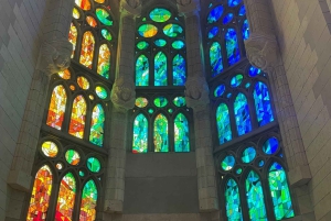 Barcelona: Visita guiada sin hacer cola a la Sagrada Familia