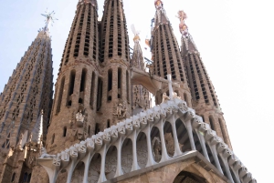Barcelona: wycieczka z przewodnikiem po Sagrada Familia z ominięciem kolejki