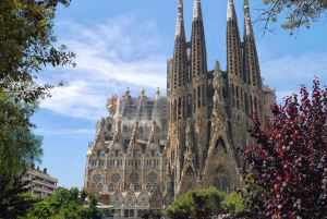 Barcelona: Sagrada Familia Skip the Line Ticket and Tour