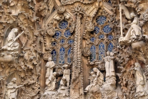 Barcelona: Sagrada Familia Skip the Line Ticket and Tour