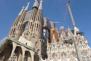 Barcelona: Sagrada Familia Skip the Line Ticket and Tour