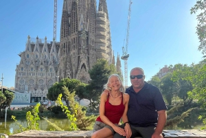 Barcelona: Sagrada Familia Skip-the-line Tour with Guide