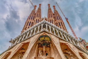 Barcelona: Guidad tur i Sagrada Familia med biljetter