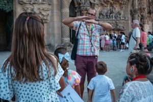 Barcellona: tour per bambini in tour per piccoli gruppi alla Sagrada Familia