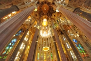 Barcelona: Passeio com acesso prioritário à Sagrada Família
