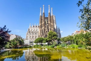 Barcelona: Passeio com acesso prioritário à Sagrada Família