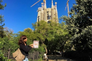 Barcelona: Sagrada Familia Tour of the Facades in German