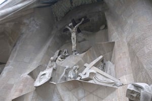 Barcelona: Sagrada Familia Tour of the Facades in German