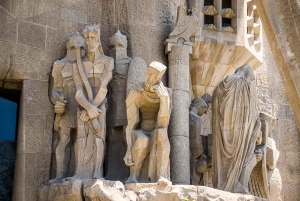 Barcelona: Sagrada Familia Tour with Optional Tower Access
