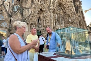 Barcellona: Tour della Sagrada Família con accesso salta la fila