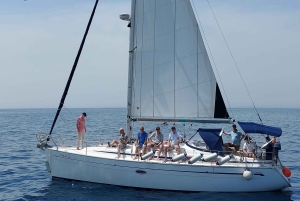 Barcelona: Navega con tu yate privado