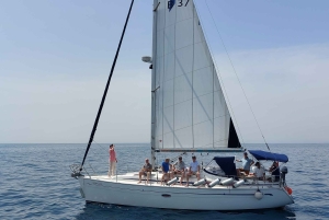 Barcelona: Navega con tu yate privado