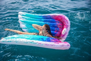 Barcelona: Excursión en velero con baño, aperitivos y bebidas