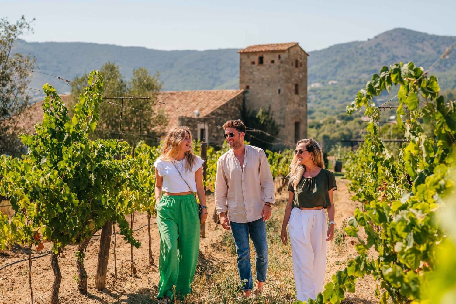 Барселона: парусный круиз и экскурсия по виноградникам с дегустацией вин