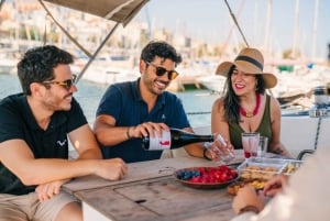 Барселона: парусный круиз и экскурсия по виноградникам с дегустацией вин