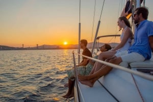 Barcelona:Private Sailing excursion along the coast + brunch