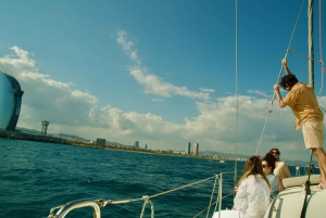 Barcelona: Luxus-Segeltörn mit Snacks & Drinks