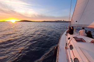 Barcelona: Seglingstur med drycker och snacks