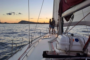 Barcelona: Seglingstur med drycker och snacks