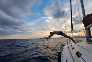 Barcelona: Seglingstur med drycker och snacks