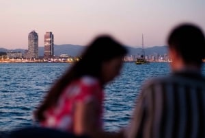 Barcellona: Tour in barca a vela con sosta per bere e nuotare