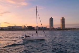 Barcelona: Sailing Tour with Drinks and Swim Stop