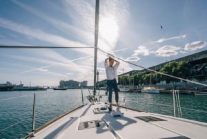 Barcelona: Sailing Tour with Tapas, Drinks and Swim Stop