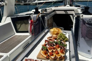 Barcelona: Sailing Tour with Tapas, Drinks and Swim Stop