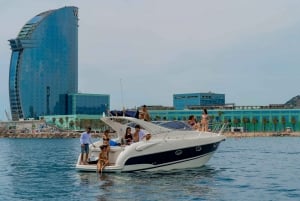 Barcelona: Ekskluzywna wycieczka jachtem z napojami i przekąskami