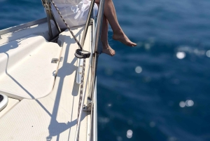 Barcelona: Segeltouren mit offener Bar und Snacks