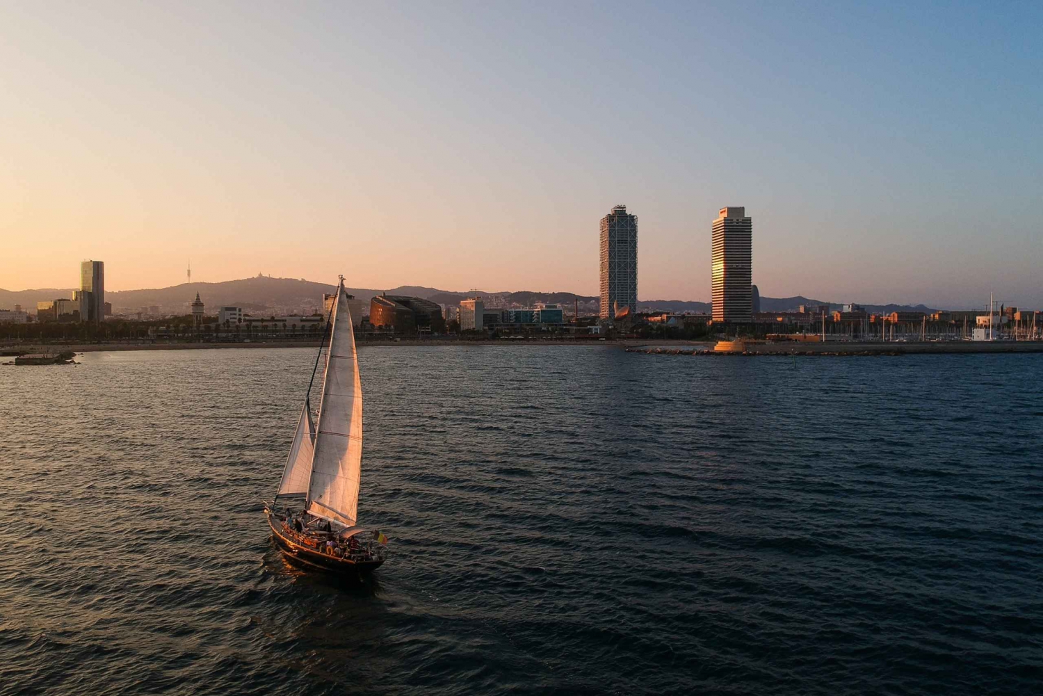 Barcelona: Sailing Trip and Local Winery Visit