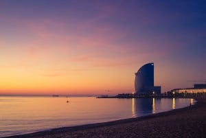Barcelona: Wycieczka żeglarska z napojami i przekąskami
