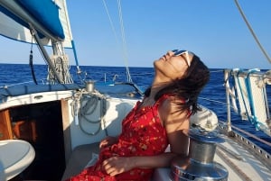 Barcelona: Sailing Trip with Drinks and Snacks