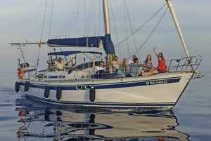 Barcelona: Sailing Trip with Drinks and Snacks