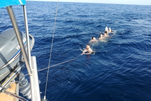 Барселона: Прогулка под парусом с напитками и закусками