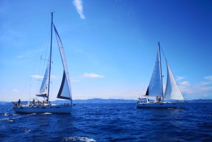 Барселона: Прогулка под парусом с напитками и закусками