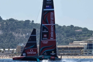 Барселона: Прогулка под парусом с напитками и закусками